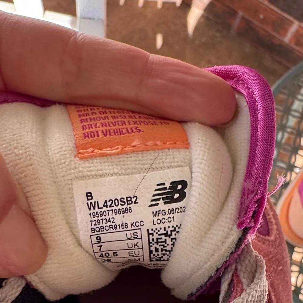 New Balance 420 Women's Pink and Orange Sneakers - Picture 5 of 5